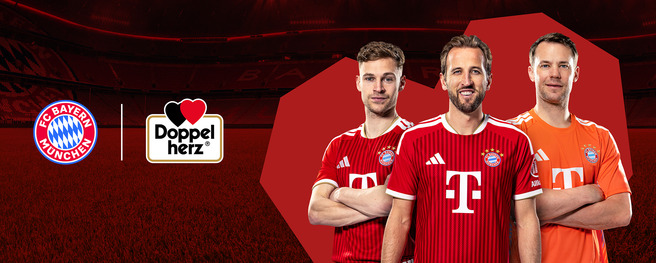 Three male football players stand together, wearing red jerseys with the Bayern Munich logo. The background features a stadium atmosphere. Logos for "Doppel herz" and "FC Bayern München" are displayed prominently.